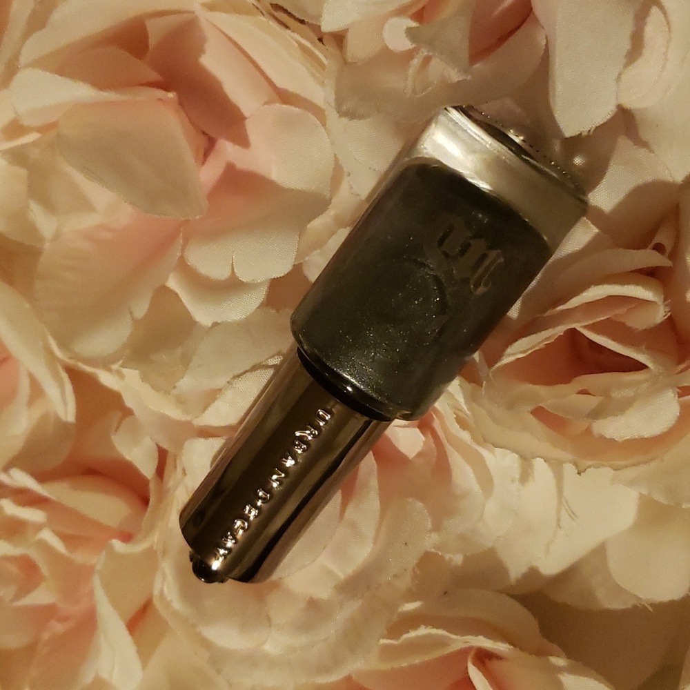 πππ§ββοΈUZI Urban Decay DISCONTINUED Nail Color NWOBOX - Picture 4 of 5